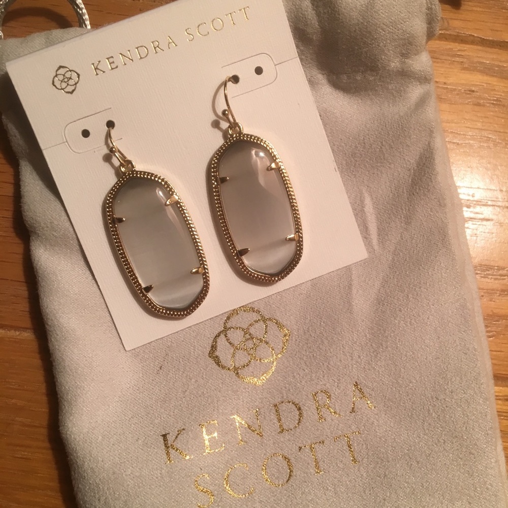 Elle Kendra Scott Earrings